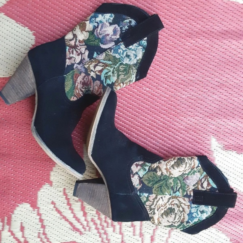 Very volatile boots